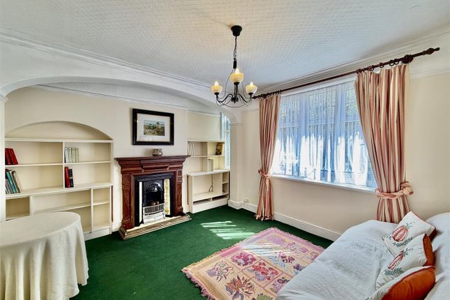 9, Albert Road, Hounslow photo 2