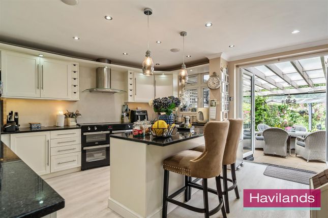 31, Burnham Close, Enfield photo 4