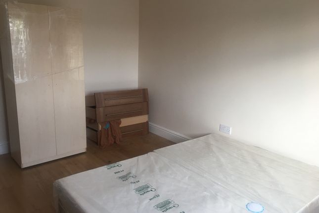 Room to rent in Salisbury Road, London