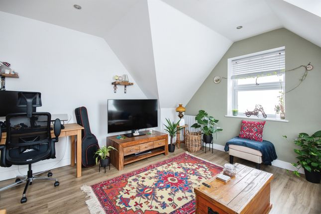 Flat for sale in The Crescent, Boscombe, Bournemouth