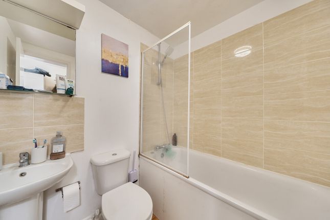 Flat 3, 11, High Street, Barnet photo 4