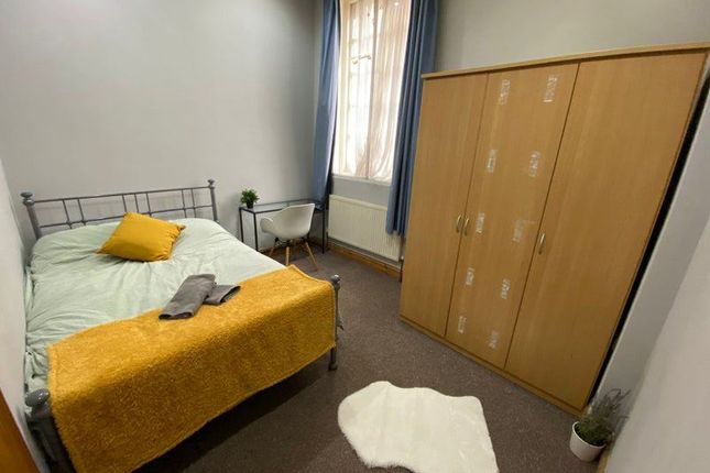 Room 5- £835 Available 11/10/2025