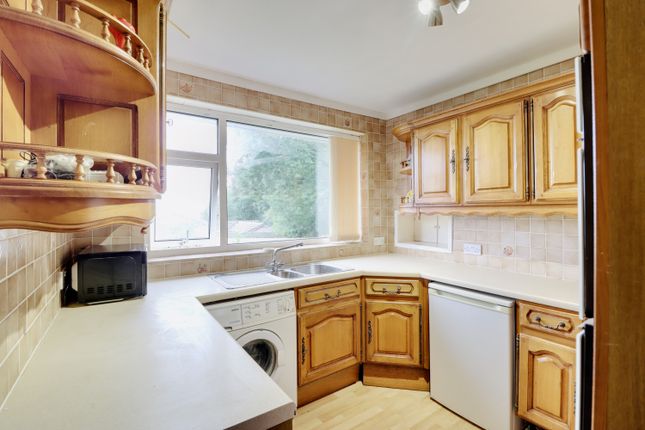21, Hallowes Grove Cullingworth, Bradford photo 4