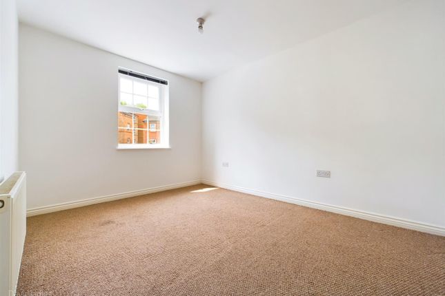 Flat for sale in Potters Hollow, Bulwell, Nottingham