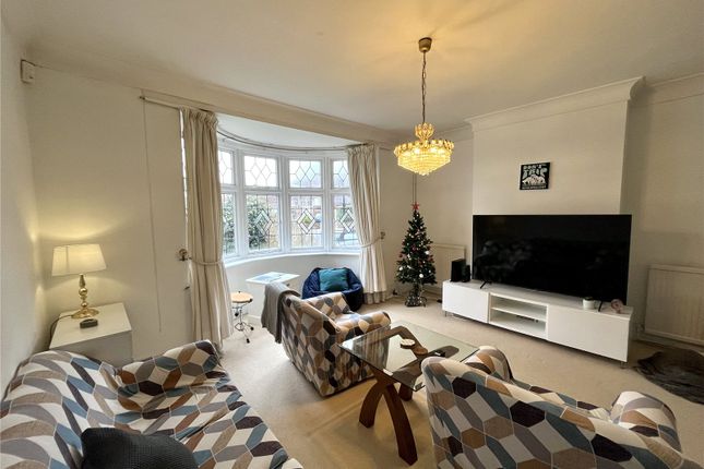 44, Mount Avenue, London photo 2