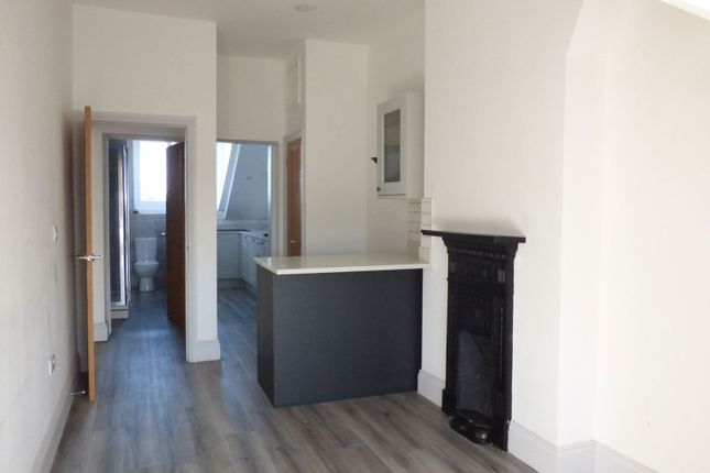 111,Flat 3, Church Street, Malvern photo 4