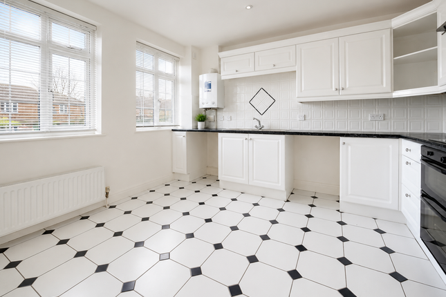 1 Beaufort Court, Chesterton Lane, Cirencester photo 2