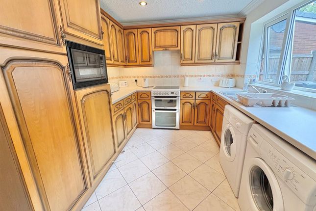 17, Riversmeade, Leigh photo 3