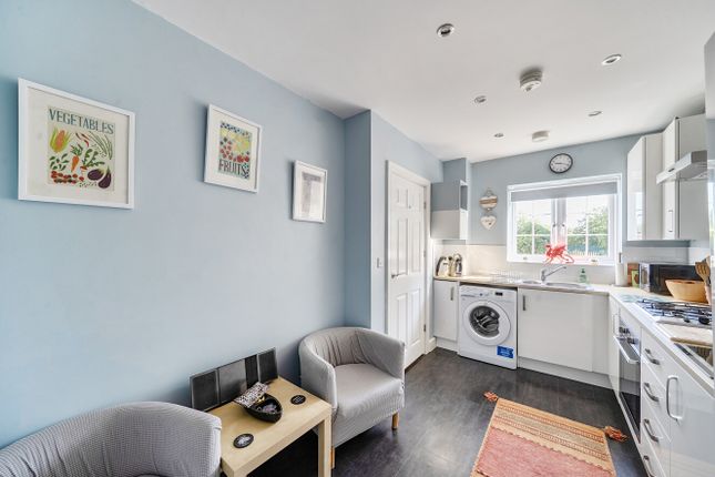 11, Queens Crescent, Shrivenham photo 4