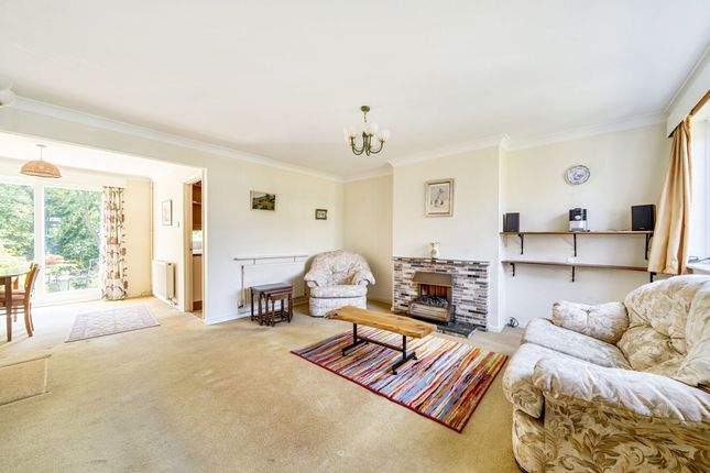 27 Woodfield Road, Horsham photo 2