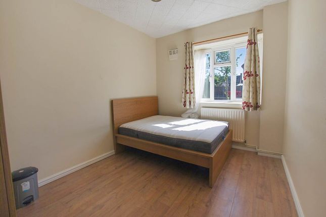 Room to rent in Alderwood Road, Eltham, London