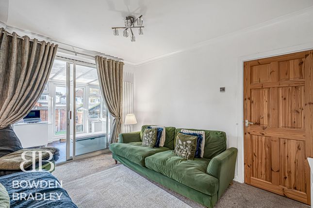 57 Brunswick Gardens, Hainault photo 3