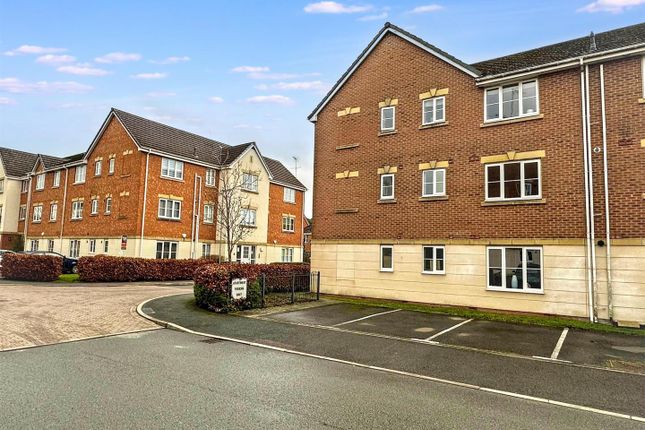 23, Wardle Gardens, Leek photo 2