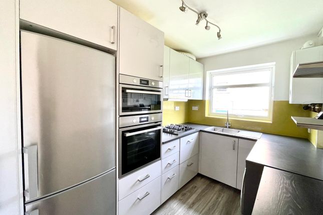 Thumbnail Flat to rent in Grove Road, Sutton