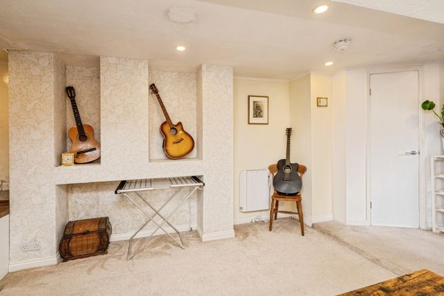 Flat 18, Heatherbank,, Tower Road, Surrey photo 4