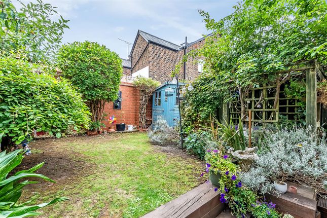 16, Hart Road, Dorking photo 4
