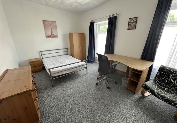 Thumbnail Shared accommodation to rent in Stanley Terrace, Mount Pleasant, Swansea