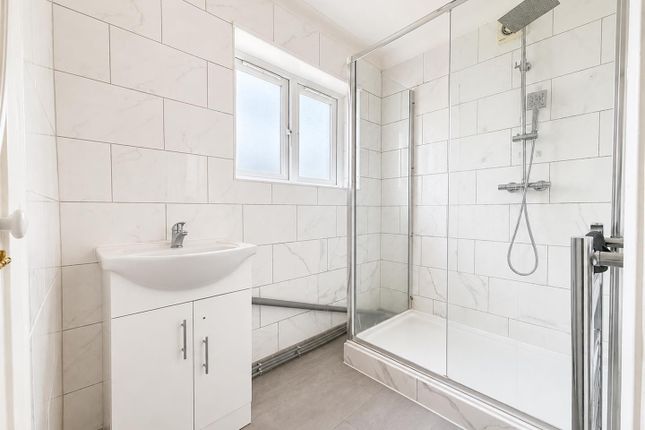 126, Vicarage Farm Road, Hounslow photo 3