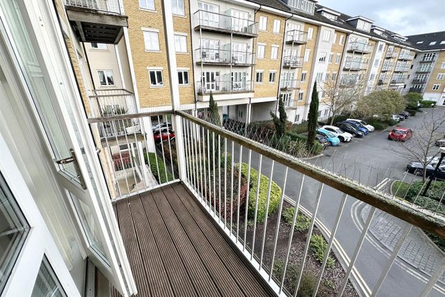Flat for sale in Park Lodge Way, West Drayton, Middlesex
