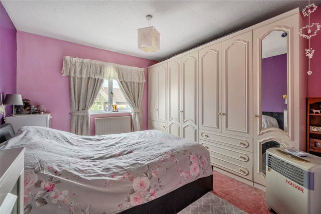 57, Larchside Close, Reading photo 4