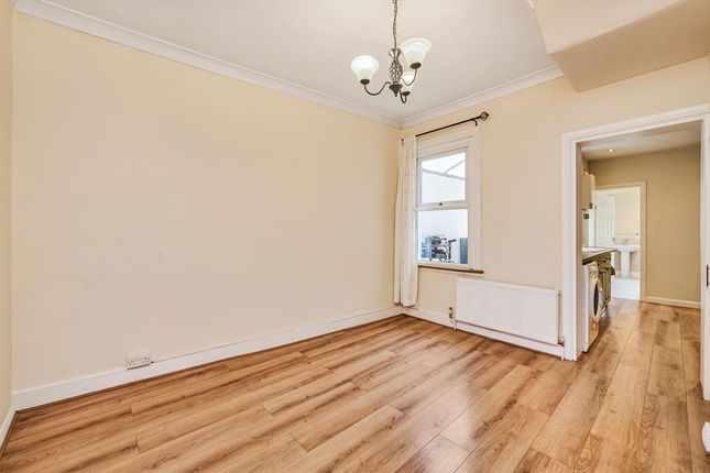 36, Fernlea Road, Mitcham photo 3