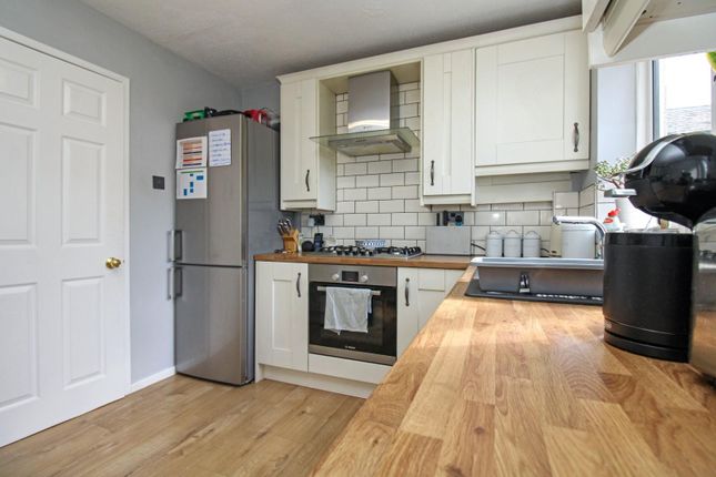 41, Coverley Rise, Leeds photo 5