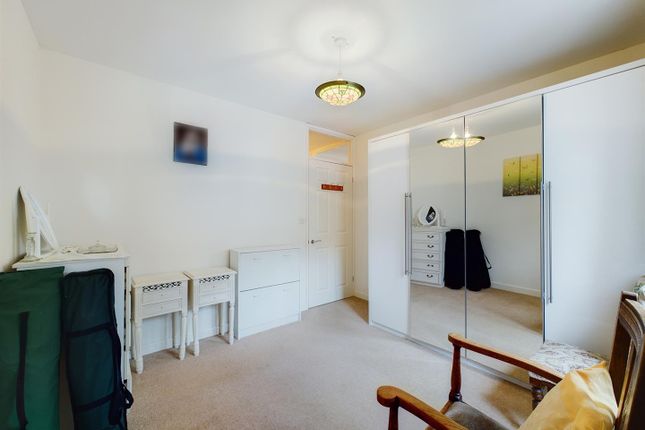 Flat for sale in Park Court, Ilfracombe