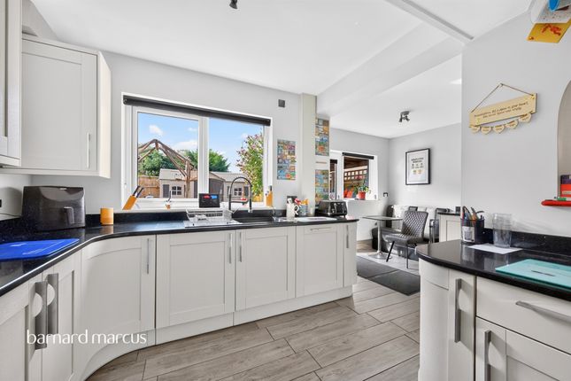 2, Burton Close, Chessington photo 4
