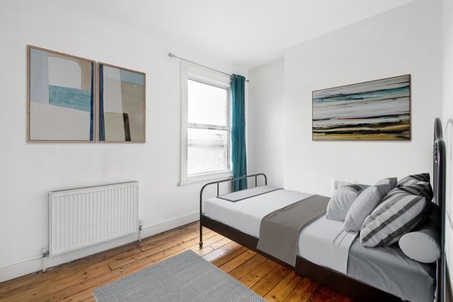 Flat for sale in Paulet Road, Camberwell