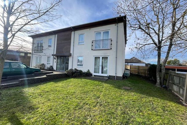 Flat for sale in Priorywood Drive, Leigh-On-Sea, Essex