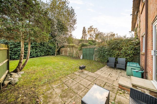 46, St. Peters Gardens, Farnham photo 5