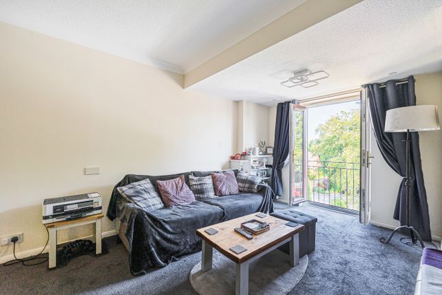 34, Pinewood Court, Hampshire photo 4