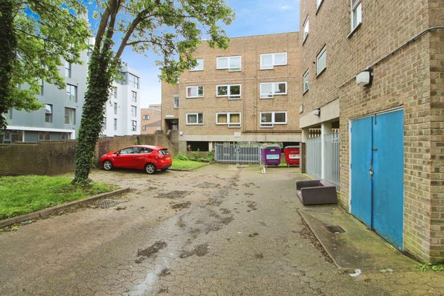Flat to rent in Dumfries Street, Luton