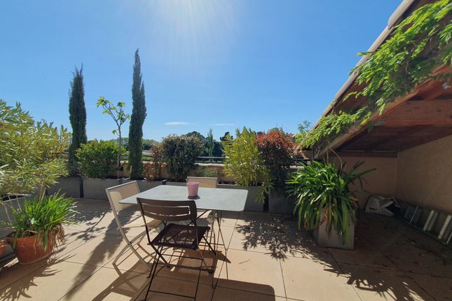 Thumbnail Apartment for sale in Uzes, Uzes Area, Provence - Var