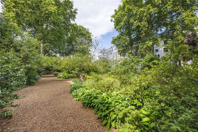 Flat for sale in Ladbroke Gardens, London
