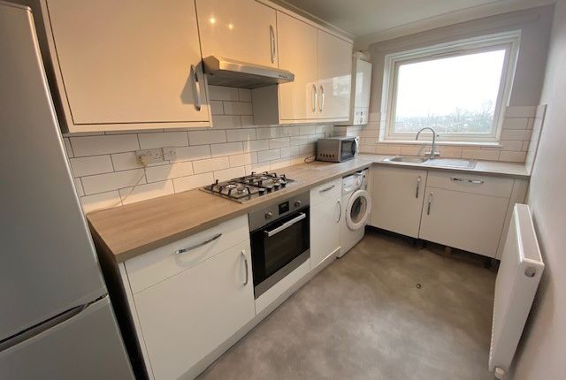 Flat to rent in 39 Stodart Road, London