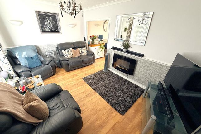 8, Willow Brook Road, Corby photo 2