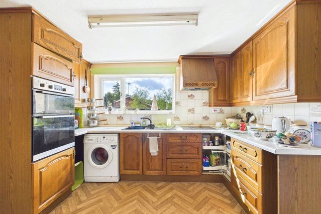 2, Nailsworth Close, Worcestershire photo 3