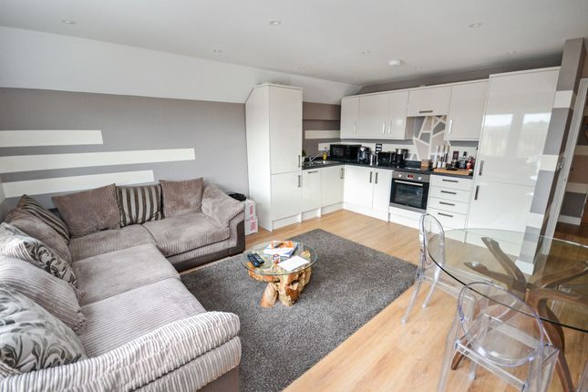 8 Maple Court, Stanford-Le-Hope photo 2