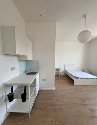 Room to rent in Acton Lane, London