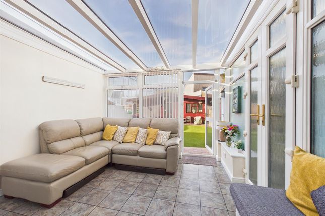 7, St. Johns Drive, Porthcawl photo 4