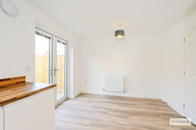 10, Lapwing Heights, Chichester photo 3