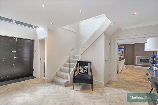 4, Stradbroke Park, Chigwell photo 2