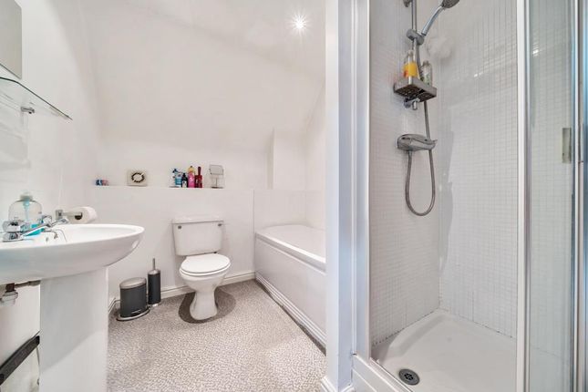 Flat for sale in Banbury, Oxfordshire