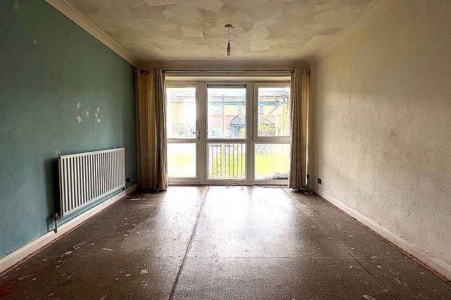 186, Turpin Avenue, Collier Row photo 2