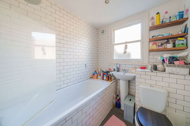 Flat for sale in Camberwell Road, London
