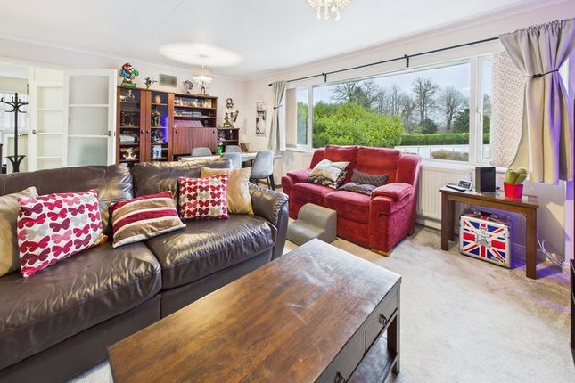 30, Furrows Place, Caterham photo 4
