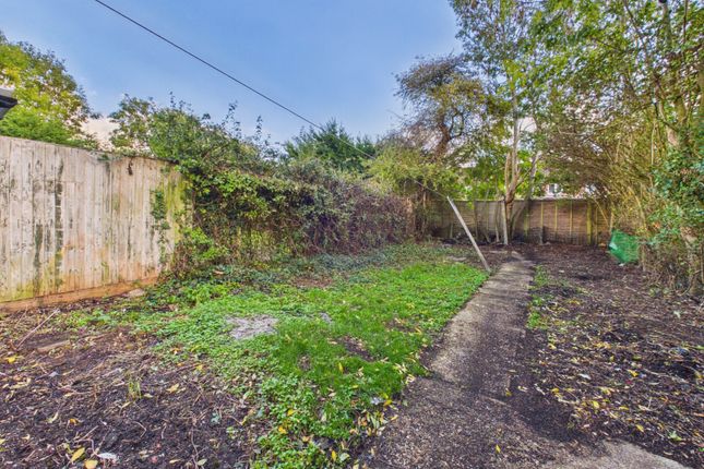 Marston Close, Buckinghamshire photo 3
