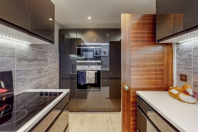 30, Bancroft Court, Surrey photo 2
