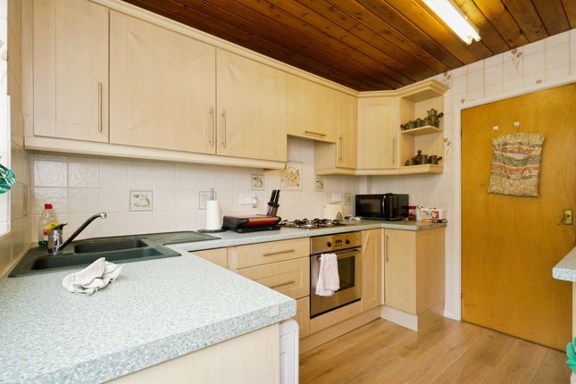 3, Cedar Close, Barnsley photo 4